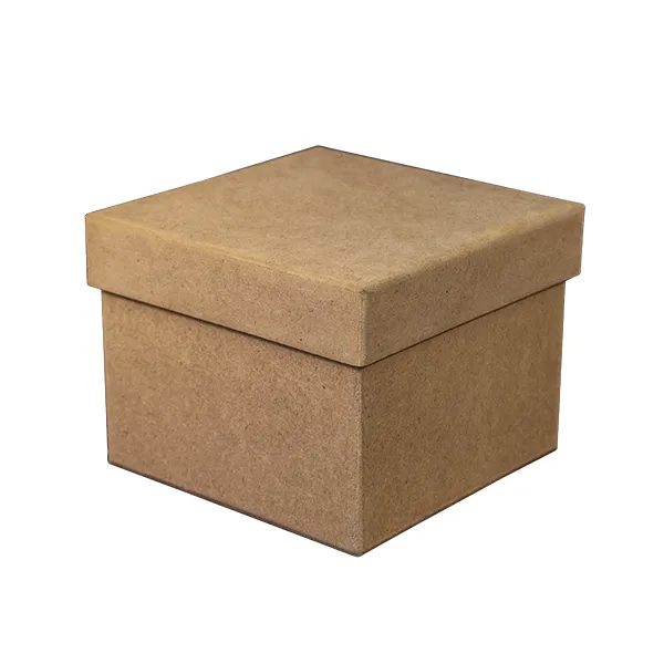 Caja regalo con tapa en MDF Caja de madera MDF en crudo de 15x15x10 cm con tapa para personalización y manualidades sobre fondo blanco.