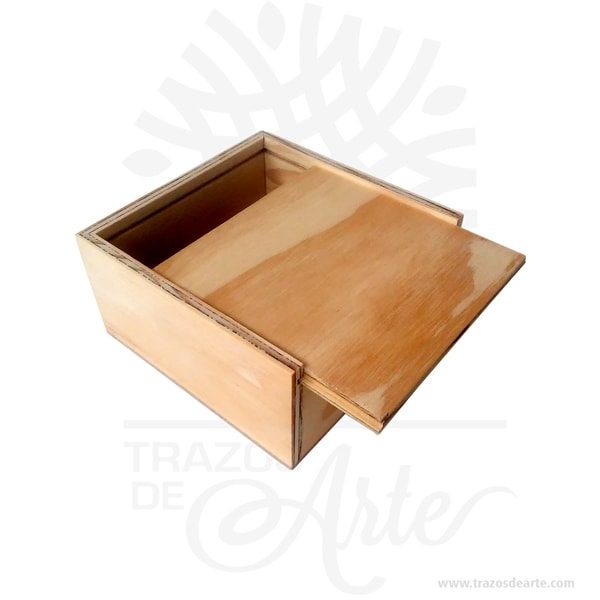 Caja estuche de 12 x 12 x 6 cm en madera para personalizar, viene con hermosas texturas de vetas naturales y un aroma de madera natural. También es perfecto para guardar joyas y cosas pequeñas. Este es un maravilloso regalo, suvenir; empresarial o para amigos y familiares. Un estuche es una caja pequeña que sirve para guardar cosas de forma ordenada. Generalmente, se utiliza para objetos de pequeñas dimensiones y de cierto valor: joyas, relojes, plumas estilográficas, etc. A la industria que fabrica y comercializa estuches, se la llama estuchería. En muchas ocasiones, y dependiendo del objeto, el estuche cuenta con un forrado interno para evitar el maltrato del objeto a ser cuidado. El forro interior puede ser de tela o de material esponjoso como la espuma de poliuretano para ayudar a amortiguar el impacto en caso que, por ejemplo, se cayera el estuche con el objeto dentro o durante su transporte. Tenga en cuenta que la madera es un material único, por lo que cuándo lo reciba será similar, no exactamente al de la foto. Caja estuche de 12 x 12 x 6 cm en Madera para personalizar Material: Madera triplex de pino Color: Descripción en foto Tamaño 12 x 12 x 6 cm Dimensión interior: 10,7 x 10,7 x 5 cm Vendido y enviado por: Trazos de Arte. Envió rápido y seguro. Fecha estimada de entrega: De 4 a 7 días (en Bogotá, Medellín, Cali), al resto del  país de 7 a 14 días. Personalización Realice un pedido personalizado, podemos agregar lo que desee, como nombre, fecha, frase, logotipo, imagen o empaque regalo. Ofrecemos: Grabado por láser, grabado CNC Router, sublimado o papel adhesivo, el precio varía según el tipo de personalización que desee, encontrara más información en Servicios en nuestro menú secundario. Si desea cotizar o tiene preguntas presione el botón Cotizar personalización con gusto las responderemos.