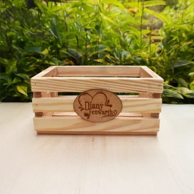 Caja regalo tipo huacal en madera de pino de 25 x 18 x 12 cm