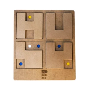 Juego de mesa Concéntrese en madera MDF de 21x21 cm para memoria y agilidad mental sobre fondo blanco de Trazos de Arte.