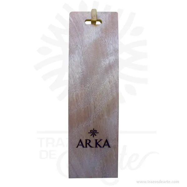 Caja estuche en madera para botella de vino Caja estuche en madera para botella de vino para personalizar, de 45 x 12 x 10 cm, elaborada con madera de pino de 10mm y triplex de Okume 3,2 mm de espesor. Este es un maravilloso regalo, suvenir; empresarial o para amigos y familiares. Las medidas interiores dejan un pequeño espacio para facilitar su manipulación y evitar así las roturas. El material que utilizamos es madera natural, con lo que es posible que en la caja puedan aparecer nudos. Con las cajas de madera Trazos de Arte regalas mucho más que una caja de madera, regalas muchas sonrisas a los tuyos y a nosotros. Práctica caja para decorar y regalar, perfecta para los amantes de las manualidades y decoradores de fiestas y bodas. Esta caja de madera de pino es realmente original se mantendrá en tus recuerdos por muchos años. No ocupa mucho espacio y será una decoración. La caja de madera perfeccionará el regalo para la boda, el aniversario, el día de San Valentín u otros eventos. La puede encontrar también como caja en MDF, caja decorativa , caja decorativa en madera MDF, cajas de madera para regalo o caja en madera con tapa. El embalaje de madera se utiliza para para determinados productos tradicionales de gama alta (puros, bebidas alcohólicas, etc.). La caja de madera ha conseguido introducirse en determinados nichos de mercado muy localizados en cuanto a tamaño y producto en los que ha obtenido una gran fidelidad por parte de los compradores. Tenga en cuenta que la madera es un material único, por lo que cuándo lo reciba será similar, no exactamente al de la foto. Caja estuche en madera para una botella de vino para personalizar Material: Madera de Pino y Triplex de Okume Color: Descripción en foto Tamaño: 45 x 12 x 10 cm Incluye personalización Fecha estimada de entrega: De 4 a 5 días hábiles (en Bogotá, Medellín, Cali), al resto del país de 7 a 14 días. Recuerda que el tiempo de entrega comienza a partir del momento en que tu pago sea confirmado. Todos los productos son entregados al domicilio que informaste al realizar la compra. Vendido y enviado por: Trazos de Arte. Envió rápido y seguro. Personalización Realice un pedido personalizado, podemos agregar lo que desee, como nombre, fecha, frase, logotipo, imagen o empaque regalo. Ofrecemos: Grabado por láser, grabado CNC Router, sublimado o papel adhesivo, el precio varía según el tipo de personalización que desee, encontrara más información en Servicios en nuestro menú secundario. Si desea cotizar o tiene preguntas presione el botón Cotizar personalización con gusto las responderemos. ¿Como comprar? Selecciona tu producto. Si tienes alguna duda por favor escríbenos. Haz clic en el botón de compra y la cantidad que deseas. Ingresa los datos de facturación y entrega. Realiza el pago de tu pedido. Recibe el pedido en tu domicilio. En nuestra plataforma encontrarás el método de pago que más se ajusta a tu necesidad.