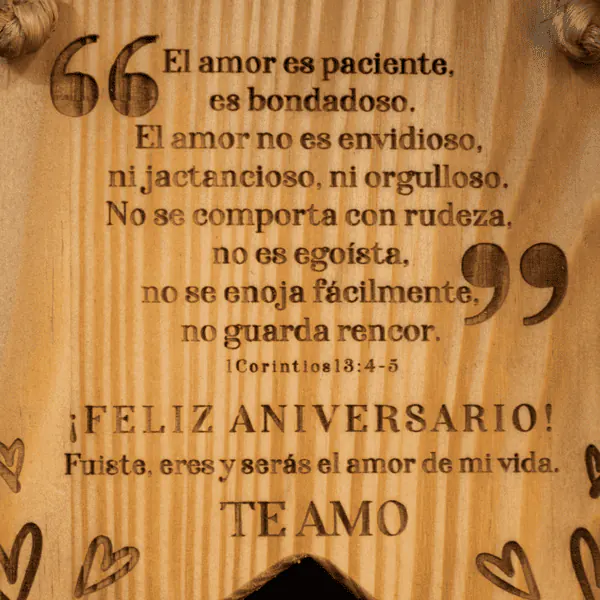 Banderín de madera para pared Banderín decorativo de madera de pino barnizado, ideal para personalizar y decorar habitaciones, oficinas o eventos.