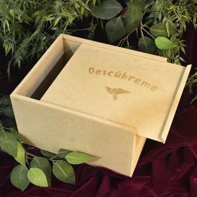 Caja en MDF tapa corrediza personalizada vista 3/4