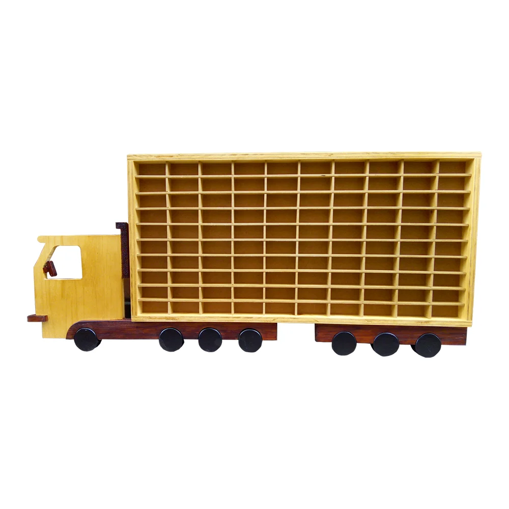 Repisa camión para colección de carros | Trazos de Arte Repisa de madera en forma de camión para 100 carros de colección con cabina en relieve técnica intarsia sobre fondo blanco.