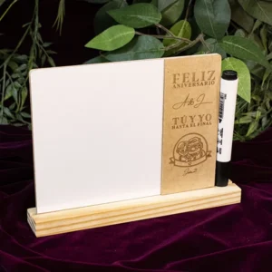 Tablero borrable multiusos para escritorio 4 Tablero borrable multiusos para escritorio en vista 3/4 derecha