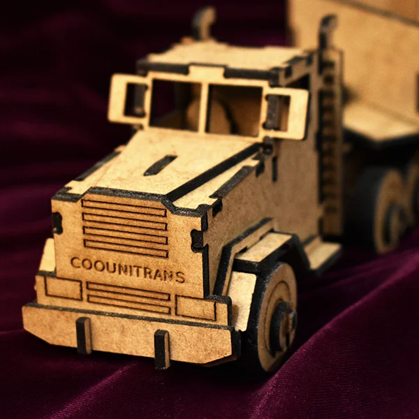 Tractomula para personalizar en MDF 4 Detalle del cabezal de tractomula para personalizar en MDF