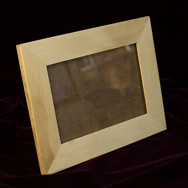 Portaretrato para mesa en triplex de pino 2 Portaretrato para mesa en triplex de pino vista 3/4