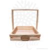 Canasta Manija en Madera Personalizada para regalo de 35 x 35 x 8 cm  con manija de 30 cm de alto entrega en crudo, bella canasta guacal rustico ideal para decorar y regalar  con múltiples usos entre ellos como ancheta o desayuno sorpresa. Práctica caja para decorar y regalar, perfecta para los amantes de las manualidades, decoradores de fiestas y bodas. Esta caja canasta en madera es realmente original. No ocupa mucho espacio y será una decoración de su hogar además de un excelente organizador. La canasta manija en madera personalizada perfeccionará el regalo para la boda, el aniversario, el día de San Valentín u otros eventos. Practica como centro de mesa, mesa de dulces entre otros. La puede encontrar también como caja en madera, caja decorativa , caja decorativa en madera MDF, cajas de madera para regalo o bandejas desayuno sorpresa, cesta, canasta madera. La caja de madera ha conseguido introducirse en determinados nichos de mercado muy localizados en cuanto a tamaño y producto en los que ha obtenido una gran fidelidad por parte de los compradores. Tenga en cuenta que la madera es un material único, por lo que cuándo lo reciba será similar, no exactamente al de la foto. Canasta Manija en Madera Personalizada Material: Madera de Pino Color: Natural. Tamaño: 35 x 35 x 8 cm El precio incluye personalización Fabricación sobre pedido. Fecha estimada de entrega: De 5 a 6 días hábiles (en Bogotá, Medellín, Cali), al resto del país de 12 a 18 días. Recuerda que el tiempo de entrega comienza a partir del momento en que tu pago sea confirmado. Todos los productos son entregados al domicilio que informaste al realizar la compra. Vendido y enviado por: Trazos de Arte. Envío rápido y seguro. No incluye domicilio.   Personalización Realiza un pedido personalizado, podemos agregar lo que desees, como nombre, fecha, frase, logotipo, imagen o empaque regalo. Envíanos tu propuesta o diseño a través de nuestro correo electrónico contacto@trazosdearte.com o WhatsApp 3202422794. Ofrecemos: Grabado por láser, grabado CNC Router, sublimado o papel adhesivo, el precio varía según el tipo de personalización que desees, encontrarás más información en “Servicios” en nuestro menú secundario. Si deseas cotizar o tienes preguntas presiona el botón Cotizar personalización con gusto las responderemos. ¿Cómo comprar? Selecciona tu producto. Si tienes alguna duda por favor escríbenos. Haz clic en el botón de compra y la cantidad que deseas. Ingresa los datos de facturación y entrega. Realiza el pago de tu pedido. Recibe el pedido en tu domicilio.