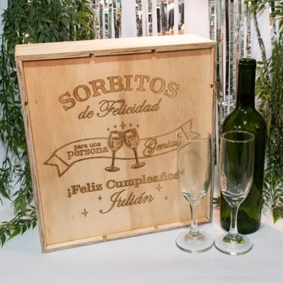 Cajas de madera con tapa corrediza o deslizante 8 caja para vino y dos copas en triplex de pino personalizada con grabado laser acabado natural