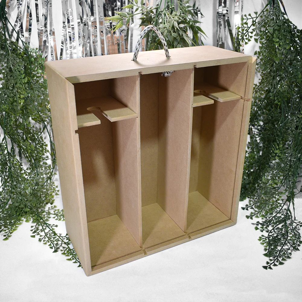 Caja en MDF vino y dos copas | Trazos de Arte Interior de la caja de MDF vacía mostrando los tres compartimentos técnicos y el acabado natural.