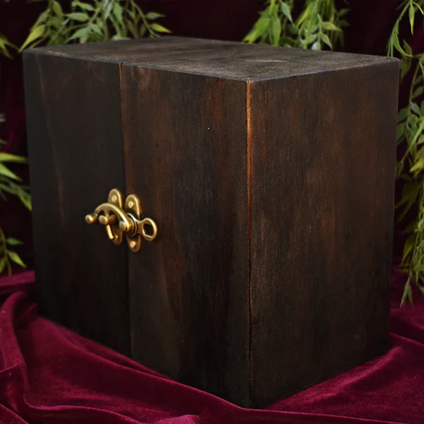 Caja para vino o licor en madera 3 Caja para vino o licor en madera vista 3/4 cerrada