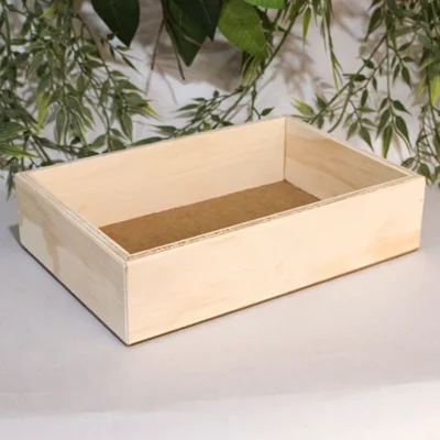 Bandeja sencilla en triplex de pino vista tres cuartos en acabado natural