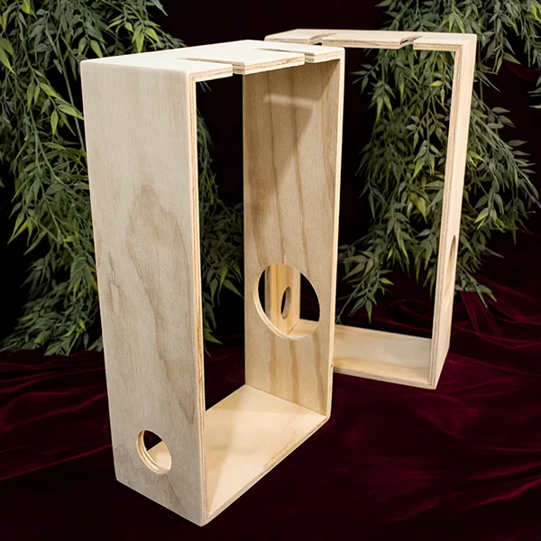 Caja Exhibidora Para Vino y Copas 3 par de cajas exhibidoras para vino y copas en madera de pino vista tres cuartos