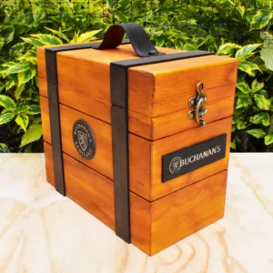Caja de lujo whisky 3 botellas cerrada personalizada en madera triplex