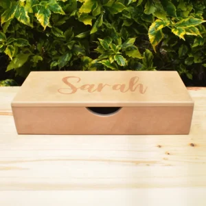 Caja en MDF de 32 x 14 x 7 cm personalizada con grabado láser, cerrada