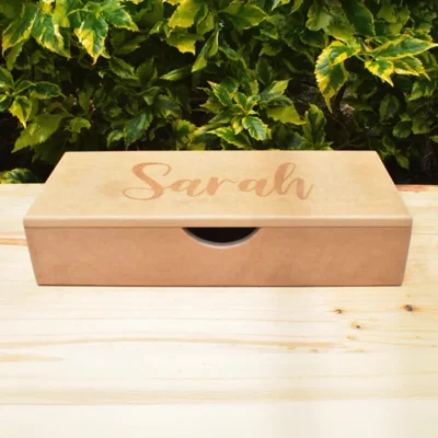 Caja en MDF de 32 x 14 x 7 cm personalizada con grabado láser, cerrada