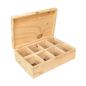 Caja joyero en madera triplex de pino de 9 mm con 8 compartimientos internos sobre fondo blanco.