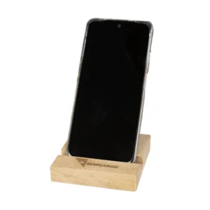Soporte cuadrado para celular en madera MDF de 18 mm de espesor con ranura de apoyo sobre fondo blanco.