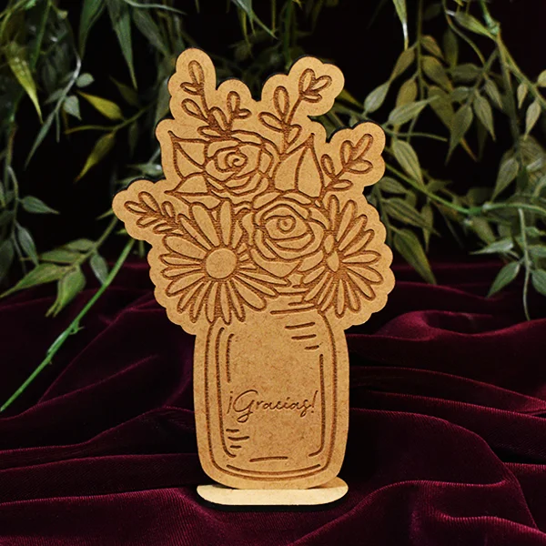 Trofeo de flores mamá en MDF de 3 mm 1 Trofeo de flores para mamá en MDF personalizado con grabado láser en vista frontal
