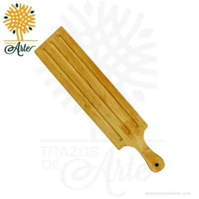 Tabla de madera para pan es un complemento esencial para cualquier ocasión especial. Su diseño artesanal y funcional la convierte en el acompañante perfecto para comidas y cenas importantes. Fabricada con madera de pino de alta calidad, esta tabla es tanto ecológica como duradera. Su recubrimiento con aceite alimenticio proporciona una mayor protección y facilita su mantenimiento. Con una superficie resistente y firme, garantiza un corte seguro y preciso. Además, ofrece la posibilidad de personalización mediante grabado láser, permitiendo agregar un logo o mensaje especial y creando un regalo exclusivo y memorable. Con unas dimensiones de 29 cm de largo, 14 cm de ancho y 1,8 cm de alto, ofrece suficiente espacio para cortar y presentar alimentos de manera elegante. Ya sea para regalos corporativos o como un obsequio personalizado, esta tabla impresionará a todos. Embellece tu hogar, decora tu cocina y sorprende con esta opción única y sostenible. La tabla de madera de pino para pan combina belleza, calidad y personalización, siendo la elección perfecta para aquellos que valoran la estética y funcionalidad en la cocina. Tabla de madera para pan Material: Madera de pino de 18 mm de espesor Color: Natural Tamaño: 46 largo x 12 ancho x 1,8 alto cm Incluye personalización en grabado láser Fecha estimada de entrega: De 4 a 5 días hábiles (en Bogotá, Medellín, Cali), al resto del país de 7 a 14 días. Recuerda que el tiempo de entrega comienza a partir del momento en que tu pago sea confirmado. Todos los productos son entregados al domicilio que informaste al realizar la compra. Vendido y enviado por: Trazos de Arte. Envío rápido y seguro. Es una pieza muy original, que decora ese espacio especial de casa u oficina, Ideal para regalar y sorprender, este es un regalo perfecto, Hecho en madera seleccionada cuidadosamente proveniente de una plantación forestal certificada. Hecho en Colombia. Personalización Realice un pedido personalizado, podemos agregar lo que desee, como nombre, fecha, frase, logotipo, imagen o empaque regalo. Ofrecemos: Grabado por láser, grabado CNC Router, sublimado o papel adhesivo, el precio varía según el tipo de personalización que desee, encontrara más información en Servicios en nuestro menú secundario. Si desea cotizar o tiene preguntas presione el botón Cotizar personalización con gusto las responderemos. ¿Cómo comprar? Selecciona tu producto. Si tienes alguna duda por favor escríbenos. Haz clic en el botón de compra y la cantidad que deseas. Ingresa los datos de facturación y entrega. Realiza el pago de tu pedido. Recibe el pedido en tu domicilio.