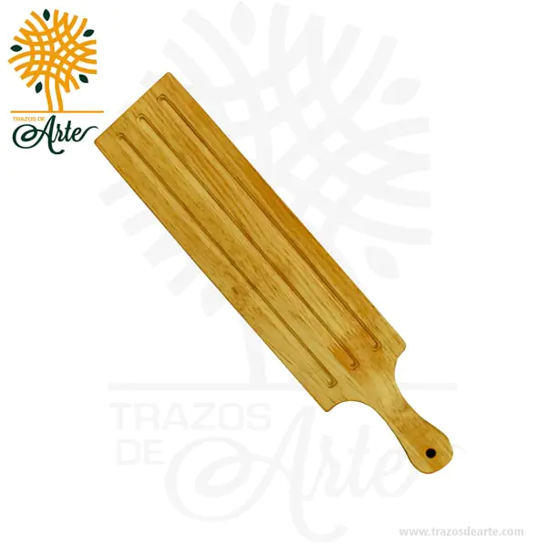 Tabla de madera para pan Tabla de madera para pan es un complemento esencial para cualquier ocasión especial. Su diseño artesanal y funcional la convierte en el acompañante perfecto para comidas y cenas importantes. Fabricada con madera de pino de alta calidad, esta tabla es tanto ecológica como duradera. Su recubrimiento con aceite alimenticio proporciona una mayor protección y facilita su mantenimiento. Con una superficie resistente y firme, garantiza un corte seguro y preciso. Además, ofrece la posibilidad de personalización mediante grabado láser, permitiendo agregar un logo o mensaje especial y creando un regalo exclusivo y memorable. Con unas dimensiones de 29 cm de largo, 14 cm de ancho y 1,8 cm de alto, ofrece suficiente espacio para cortar y presentar alimentos de manera elegante. Ya sea para regalos corporativos o como un obsequio personalizado, esta tabla impresionará a todos. Embellece tu hogar, decora tu cocina y sorprende con esta opción única y sostenible. La tabla de madera de pino para pan combina belleza, calidad y personalización, siendo la elección perfecta para aquellos que valoran la estética y funcionalidad en la cocina. Tabla de madera para pan Material: Madera de pino de 18 mm de espesor Color: Natural Tamaño: 46 largo x 12 ancho x 1,8 alto cm Incluye personalización en grabado láser Fecha estimada de entrega: De 4 a 5 días hábiles (en Bogotá, Medellín, Cali), al resto del país de 7 a 14 días. Recuerda que el tiempo de entrega comienza a partir del momento en que tu pago sea confirmado. Todos los productos son entregados al domicilio que informaste al realizar la compra. Vendido y enviado por: Trazos de Arte. Envío rápido y seguro. Es una pieza muy original, que decora ese espacio especial de casa u oficina, Ideal para regalar y sorprender, este es un regalo perfecto, Hecho en madera seleccionada cuidadosamente proveniente de una plantación forestal certificada. Hecho en Colombia. Personalización Realice un pedido personalizado, podemos agregar lo que desee, como nombre, fecha, frase, logotipo, imagen o empaque regalo. Ofrecemos: Grabado por láser, grabado CNC Router, sublimado o papel adhesivo, el precio varía según el tipo de personalización que desee, encontrara más información en Servicios en nuestro menú secundario. Si desea cotizar o tiene preguntas presione el botón Cotizar personalización con gusto las responderemos. ¿Cómo comprar? Selecciona tu producto. Si tienes alguna duda por favor escríbenos. Haz clic en el botón de compra y la cantidad que deseas. Ingresa los datos de facturación y entrega. Realiza el pago de tu pedido. Recibe el pedido en tu domicilio.