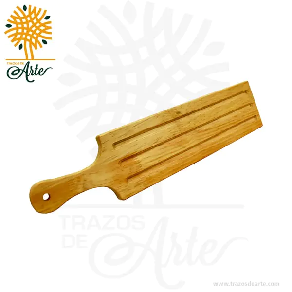 Tabla de madera para pan Tabla de madera para pan es un complemento esencial para cualquier ocasión especial. Su diseño artesanal y funcional la convierte en el acompañante perfecto para comidas y cenas importantes. Fabricada con madera de pino de alta calidad, esta tabla es tanto ecológica como duradera. Su recubrimiento con aceite alimenticio proporciona una mayor protección y facilita su mantenimiento. Con una superficie resistente y firme, garantiza un corte seguro y preciso. Además, ofrece la posibilidad de personalización mediante grabado láser, permitiendo agregar un logo o mensaje especial y creando un regalo exclusivo y memorable. Con unas dimensiones de 29 cm de largo, 14 cm de ancho y 1,8 cm de alto, ofrece suficiente espacio para cortar y presentar alimentos de manera elegante. Ya sea para regalos corporativos o como un obsequio personalizado, esta tabla impresionará a todos. Embellece tu hogar, decora tu cocina y sorprende con esta opción única y sostenible. La tabla de madera de pino para pan combina belleza, calidad y personalización, siendo la elección perfecta para aquellos que valoran la estética y funcionalidad en la cocina. Tabla de madera para pan Material: Madera de pino de 18 mm de espesor Color: Natural Tamaño: 46 largo x 12 ancho x 1,8 alto cm Incluye personalización en grabado láser Fecha estimada de entrega: De 4 a 5 días hábiles (en Bogotá, Medellín, Cali), al resto del país de 7 a 14 días. Recuerda que el tiempo de entrega comienza a partir del momento en que tu pago sea confirmado. Todos los productos son entregados al domicilio que informaste al realizar la compra. Vendido y enviado por: Trazos de Arte. Envío rápido y seguro. Es una pieza muy original, que decora ese espacio especial de casa u oficina, Ideal para regalar y sorprender, este es un regalo perfecto, Hecho en madera seleccionada cuidadosamente proveniente de una plantación forestal certificada. Hecho en Colombia. Personalización Realice un pedido personalizado, podemos agregar lo que desee, como nombre, fecha, frase, logotipo, imagen o empaque regalo. Ofrecemos: Grabado por láser, grabado CNC Router, sublimado o papel adhesivo, el precio varía según el tipo de personalización que desee, encontrara más información en Servicios en nuestro menú secundario. Si desea cotizar o tiene preguntas presione el botón Cotizar personalización con gusto las responderemos. ¿Cómo comprar? Selecciona tu producto. Si tienes alguna duda por favor escríbenos. Haz clic en el botón de compra y la cantidad que deseas. Ingresa los datos de facturación y entrega. Realiza el pago de tu pedido. Recibe el pedido en tu domicilio.