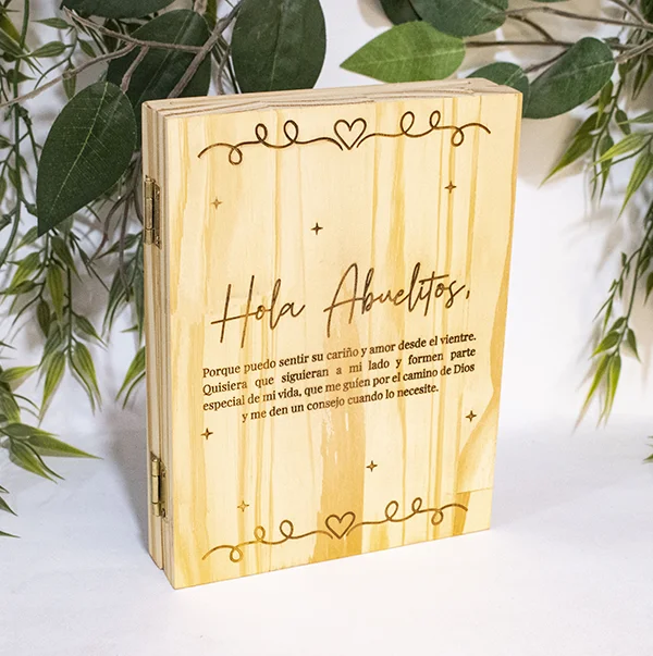 Portarretrato Libro en Madera de Pino 2 portarretrato libro de madera de pino cerrado personalizado con grabado laser vista frontal