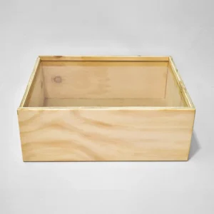 caja con tapa acrilica deslizable en madera triplex de pino vista frontal acabado natural