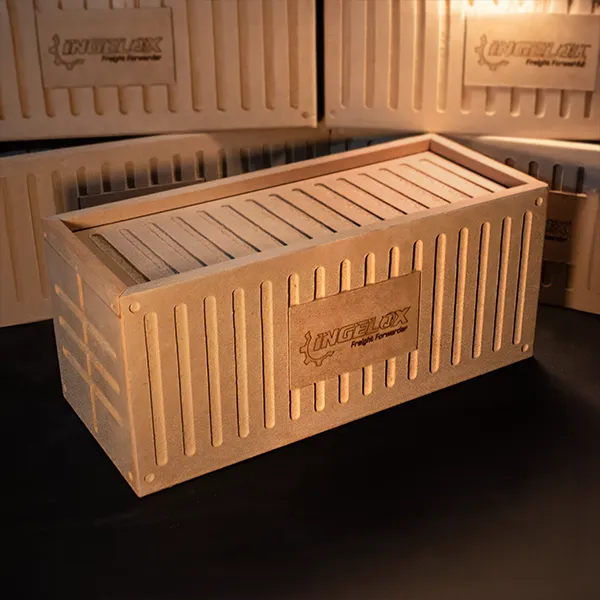 Caja tipo contenedor en MDF personalizado caja contenedor en mdf personalizada en producción con grabado láser vista 3/4 fondo con múltiples unidades