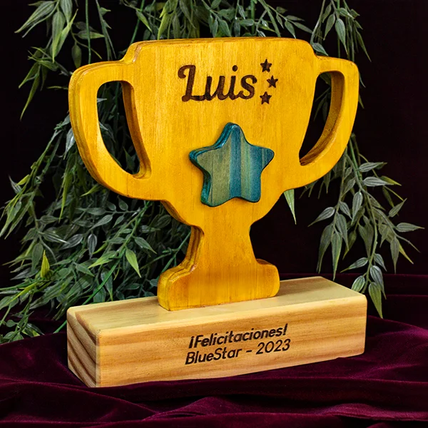Trofeo En Madera Personalizado trofeo en madera forma de copa personalizado con acabado pintado vista 3-4