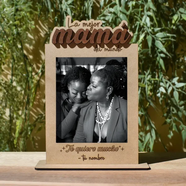 Portarretrato Portarretrato para mamá en madera MDF de 2,5 mm con fotografía horizontal de 10x12 cm de ejemplo.
